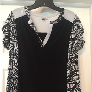 Roz & Ali Rayon Short sleeve blouse.